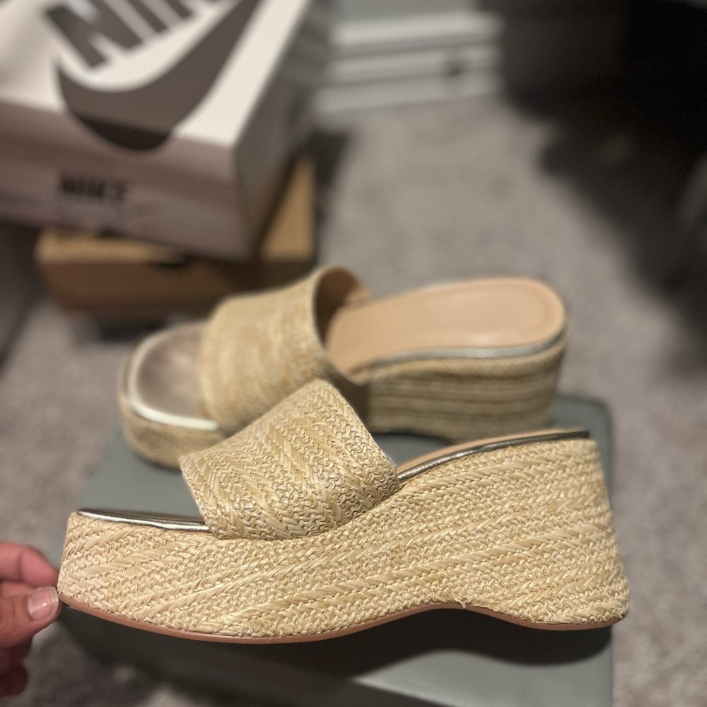 Wedged Women’s Sandals